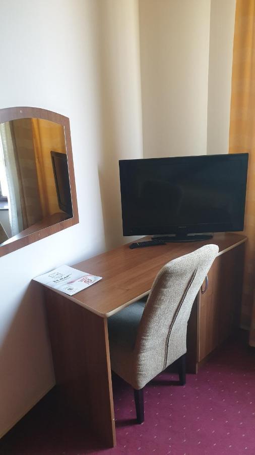 Hotel Xemar Arad Kültér fotó