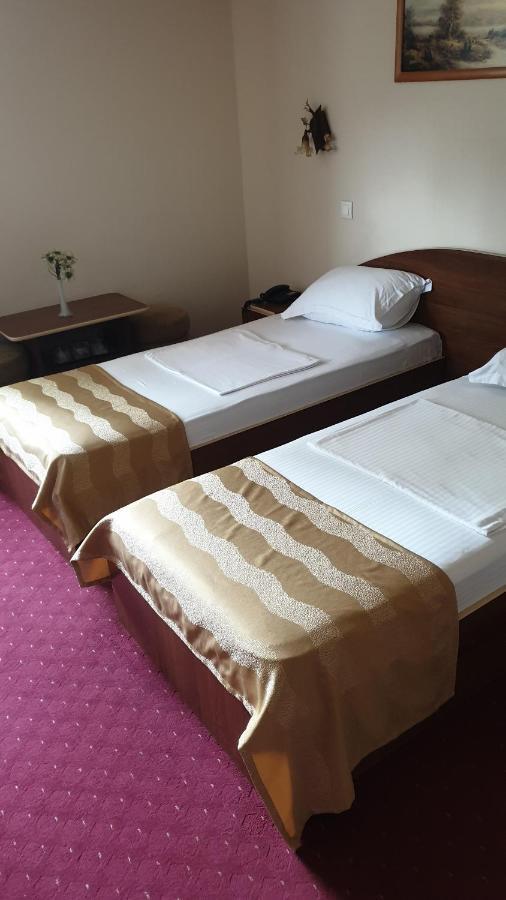 Hotel Xemar Arad Kültér fotó