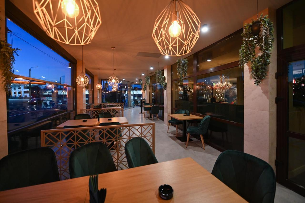 Hotel Xemar Arad Kültér fotó