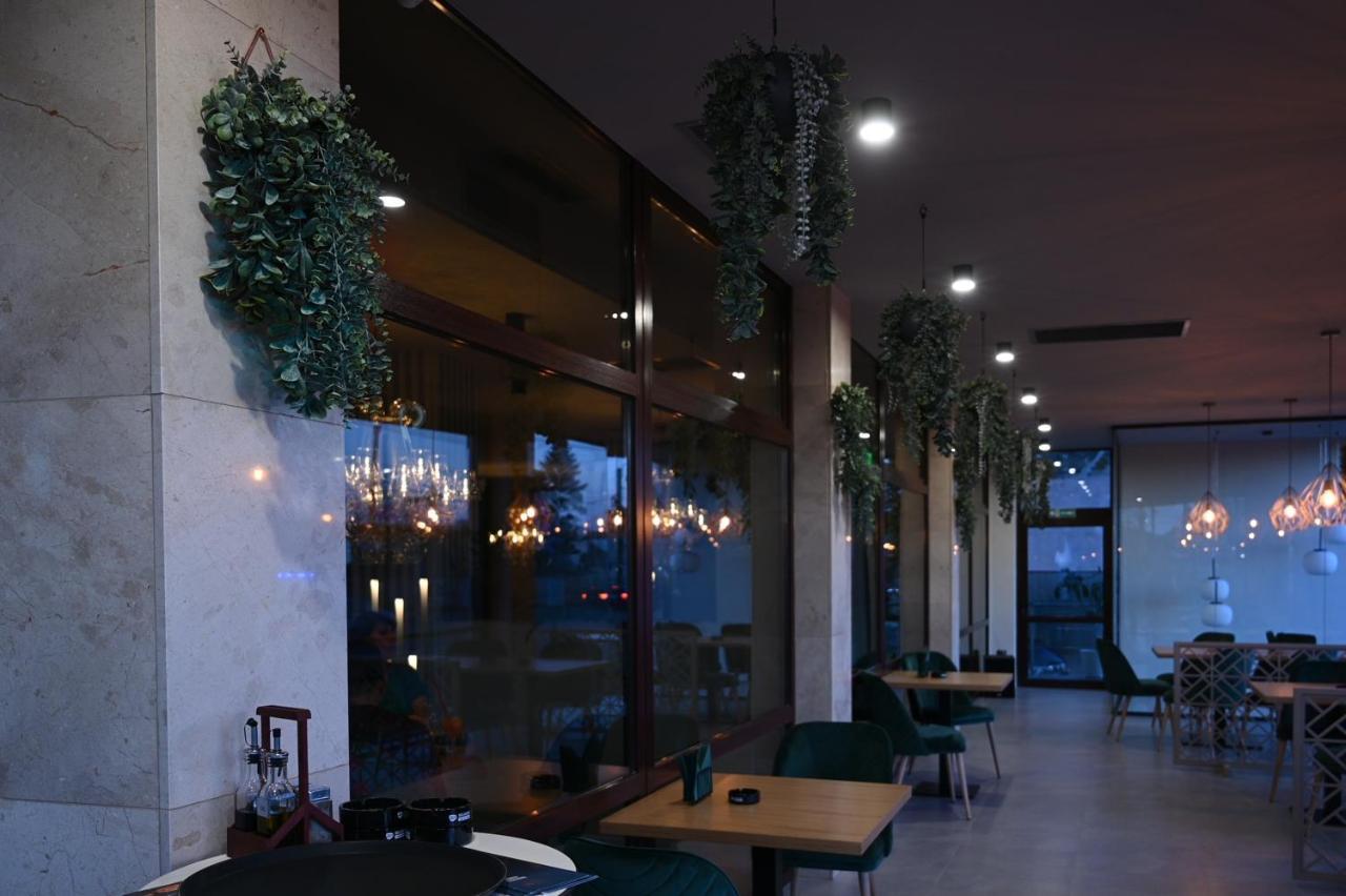 Hotel Xemar Arad Kültér fotó