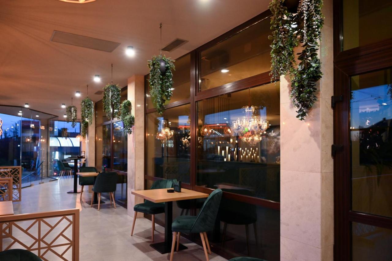 Hotel Xemar Arad Kültér fotó